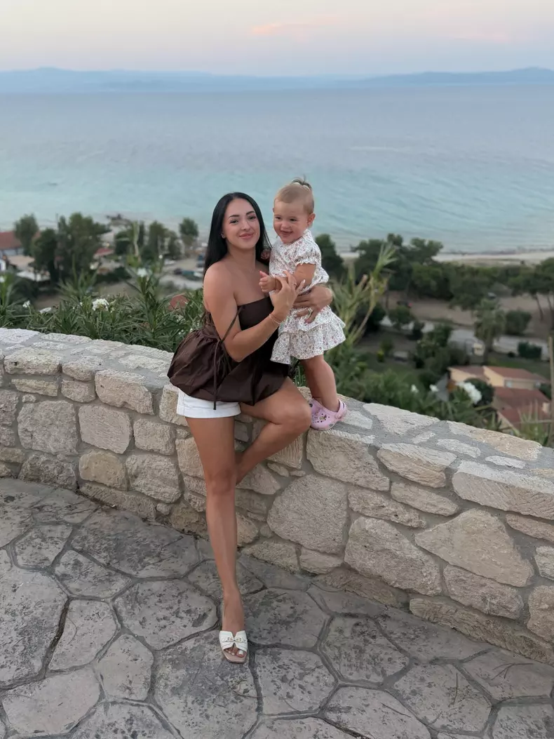1. Larisa Iordache și fiica ei