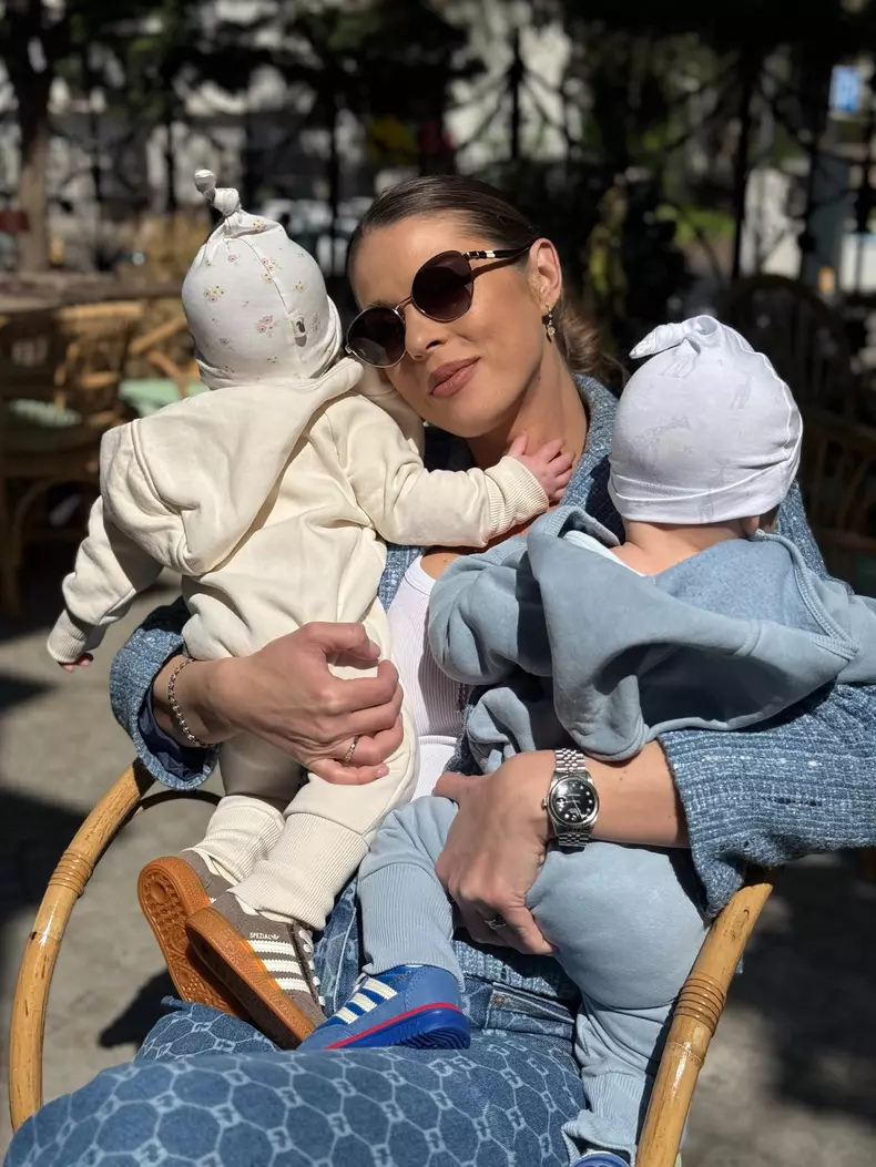 4. Roxana Nemeș și gemenii ei