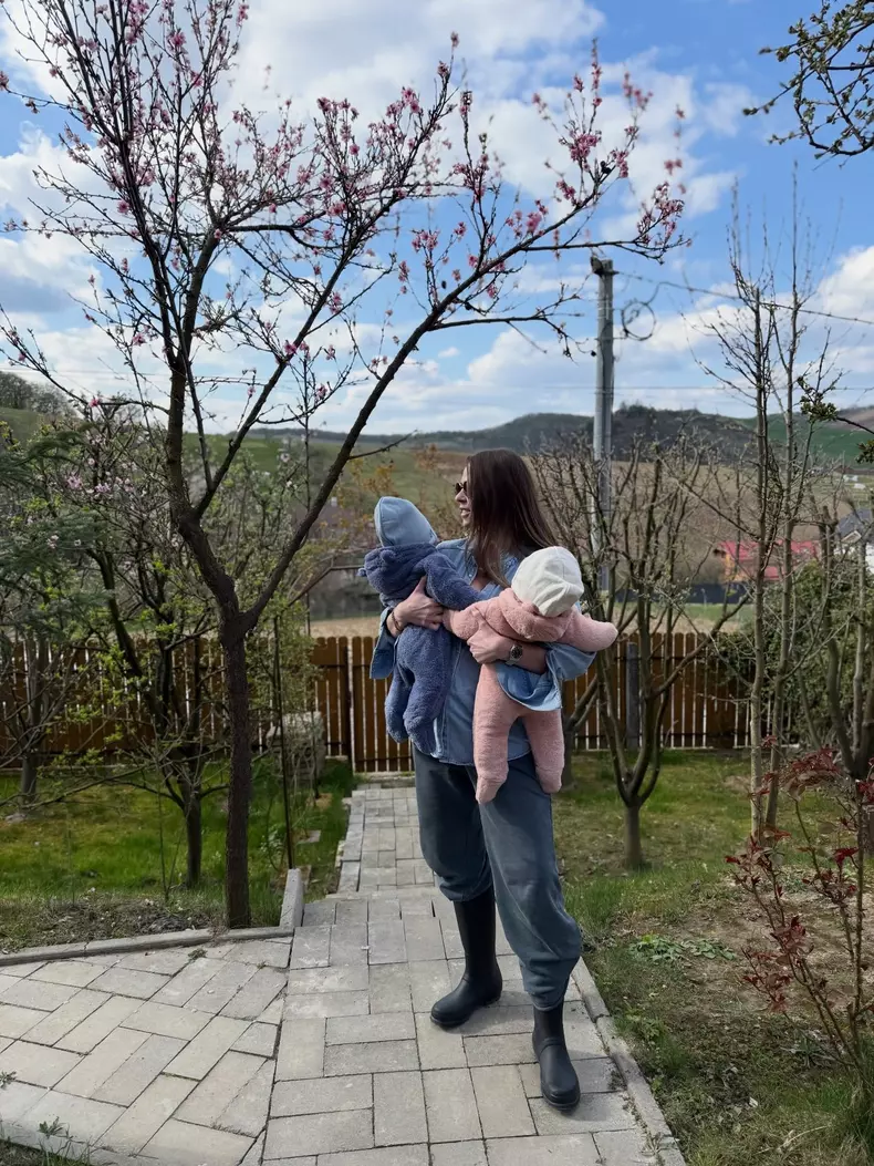 5. Roxana Nemeș și gemenii ei