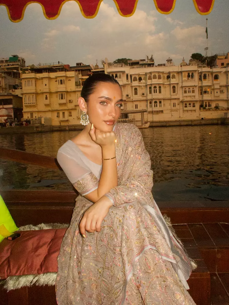 Alexia Eram în India