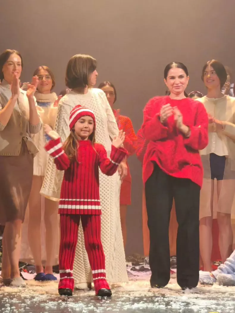 Dana Rogoz și fiica ei, la prezentare (3)