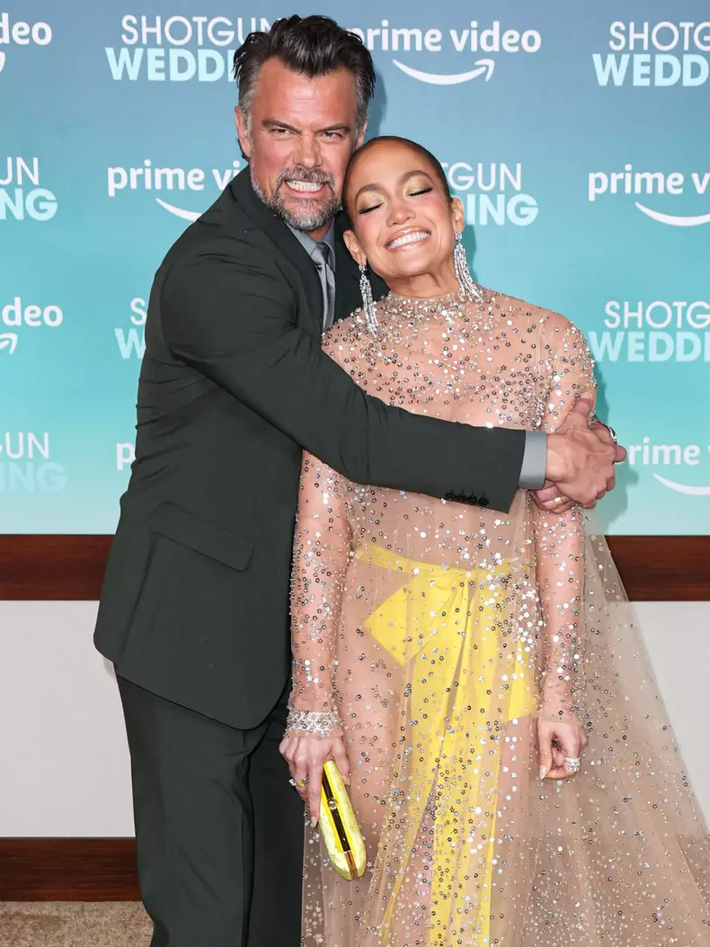 Jennifer Lopez, ravisantă la premiera din Los Angeles a filmului „Shotgun Wedding”
