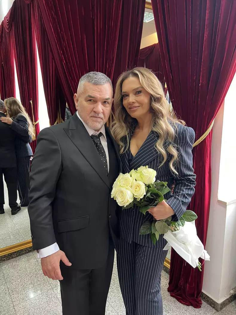 Soția lui Leonard Doroftei a întors toate privirile la nunta fiului lor. Cum s-a îmbrăcat Monica (5)