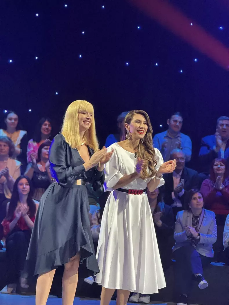 Diana-Dumitrescu-prezintă-„Top-Invers-Eroii-Comediei”-la-TVR (3)