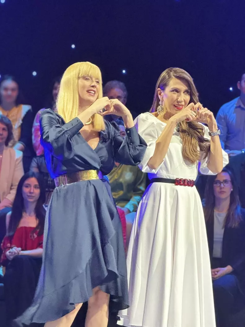 Diana-Dumitrescu-prezintă-„Top-Invers-Eroii-Comediei”-la-TVR (4)
