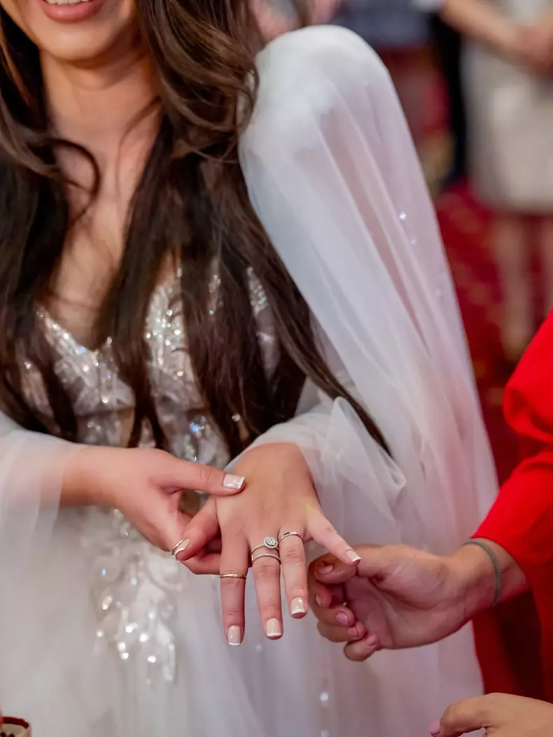 Julie, fiica Danei Săvuică, s-a căsătorit  (3)