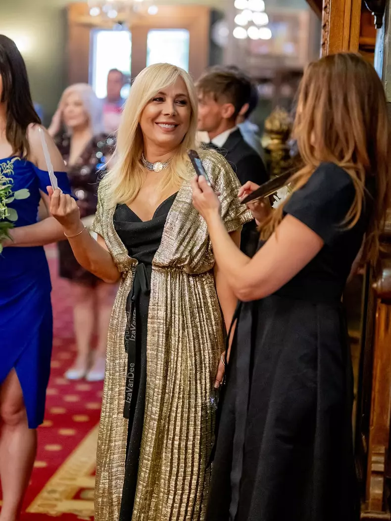 Julie, fiica Danei Săvuică, s-a căsătorit  (4)