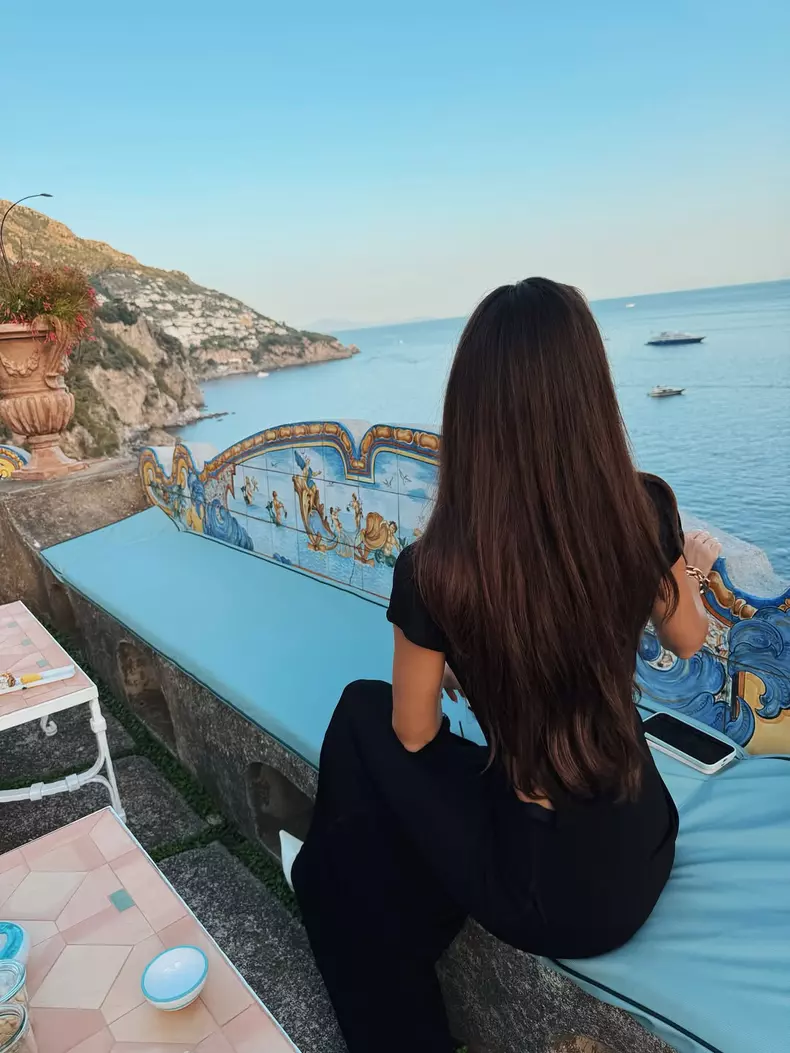 Hande-Erçel-vacanta-italia-2025 (18)