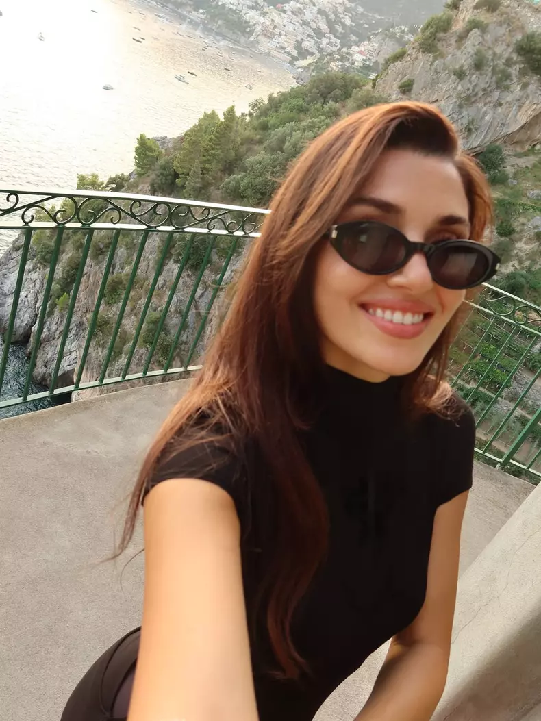 Hande-Erçel-vacanta-italia-2025 (4)