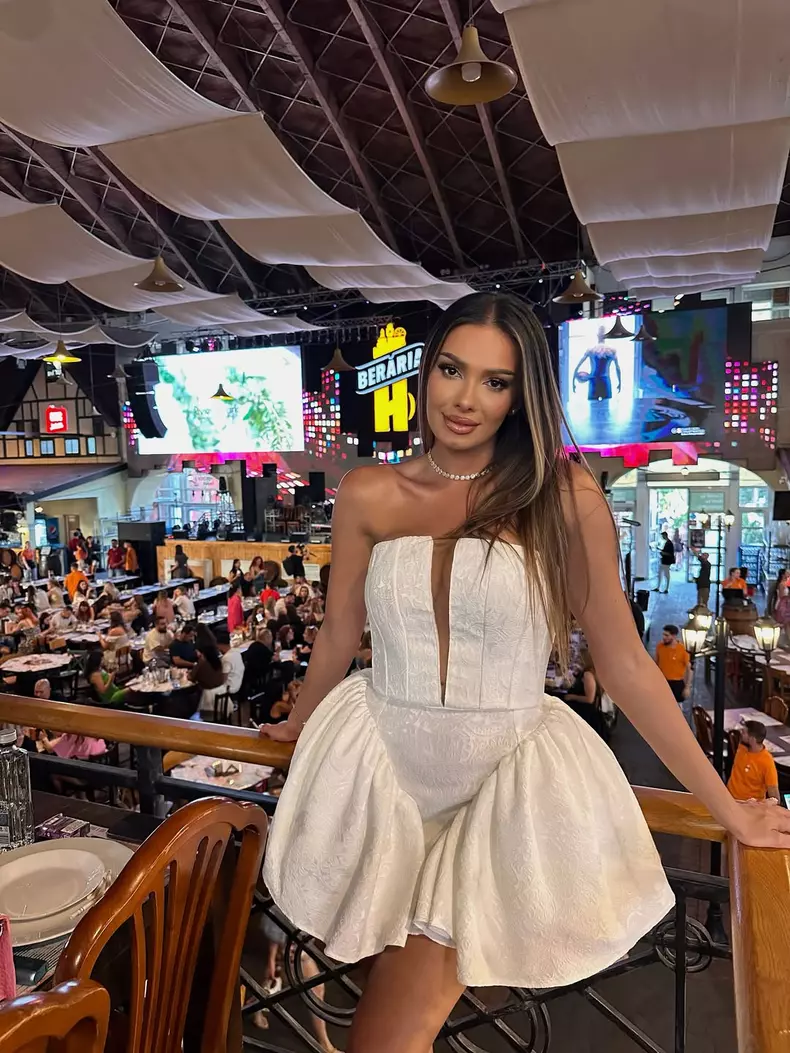 Imagini cu Andreea Crăciun de la Insula iubirii 2025 și fiica ei  (1)