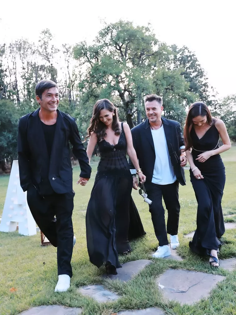 Irina și Răzvan Fodor, alături de Adela Popescu și Radu Vâlcan, la o nuntă  (5)