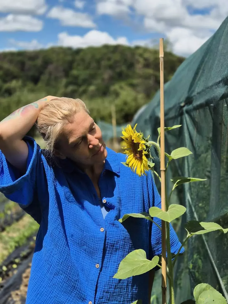 Dragoș Bucur și Dana Nălbaru, recoltă bogată în solarul lor  (3)