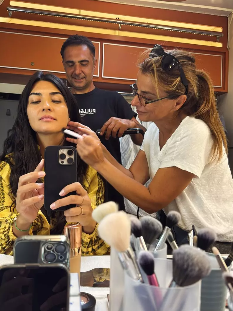 Tuba-Büyüküstün-un-alt-sine-netflix-filmari (9)