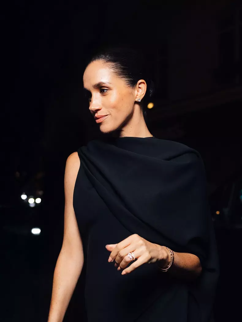 Meghan Markle, duchesse de Sussex, arrive à la soirée privée au restaurant Sugaar lors de la Fashion Week de Pris (PFW)