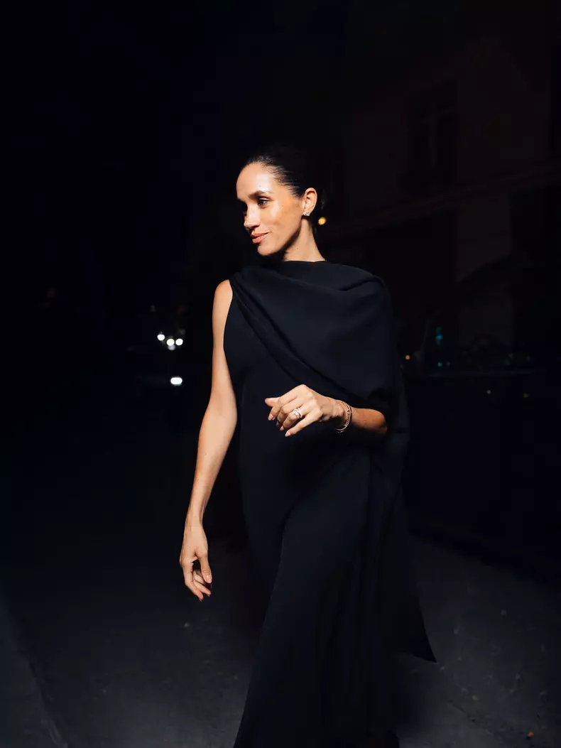 Meghan Markle, duchesse de Sussex, arrive à la soirée privée au restaurant Sugaar lors de la Fashion Week de Pris (PFW)