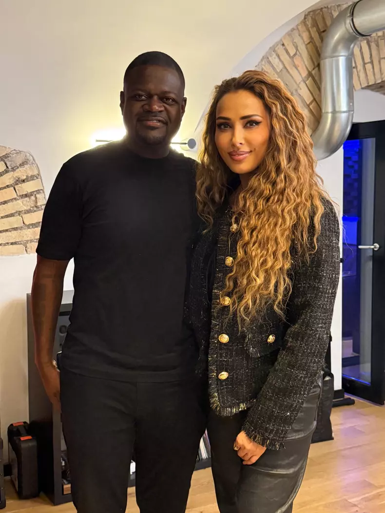 Iulia Vantur si Poo Bear 2
