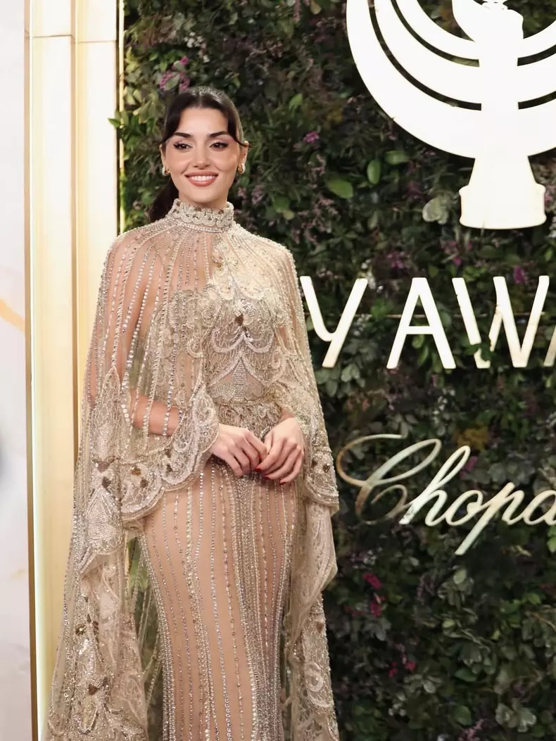 Hande Erçel (5)