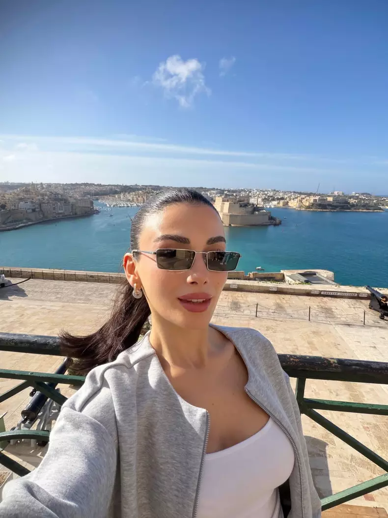Ozge Yagiz5