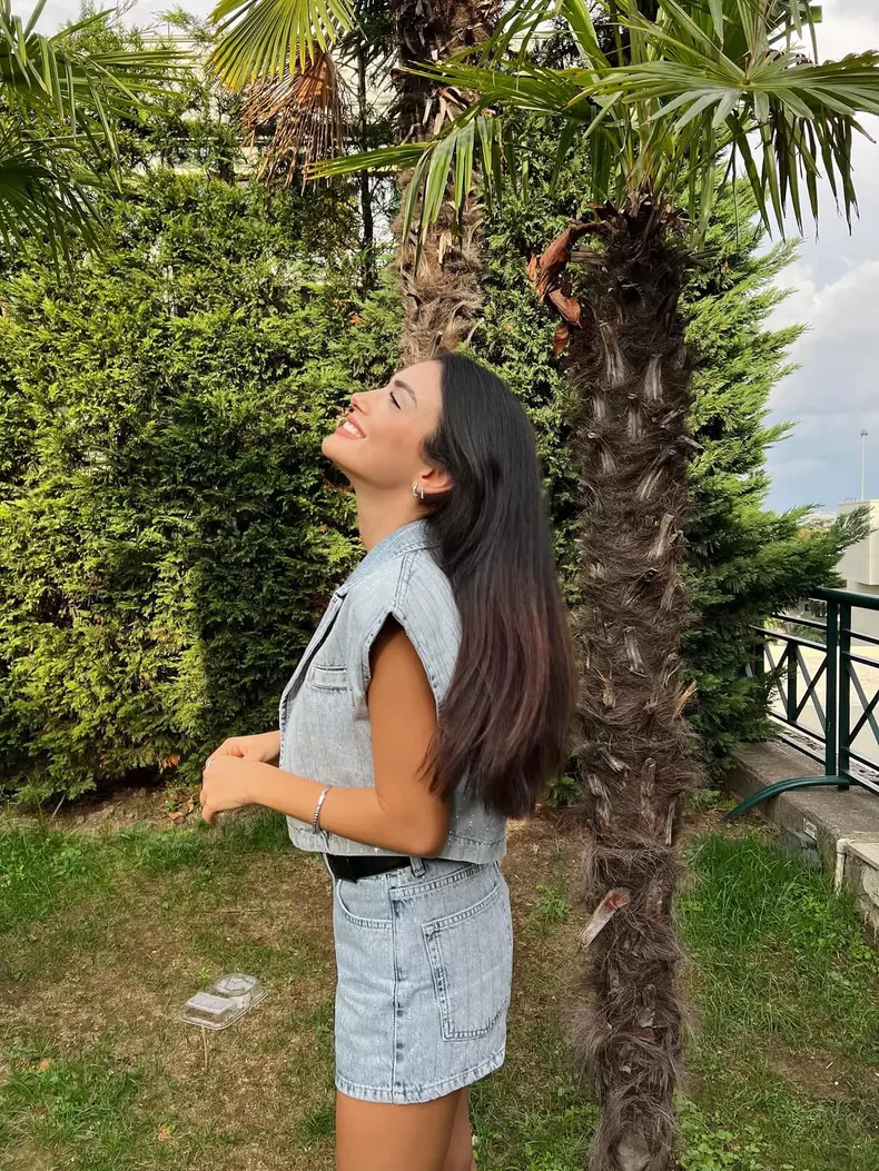 Ozge Yagiz7