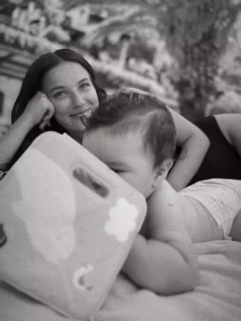 pinar-deniz-imagini-cu-fiul-ei (5)