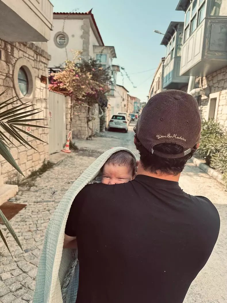 pinar-deniz-imagini-cu-fiul-ei (9)