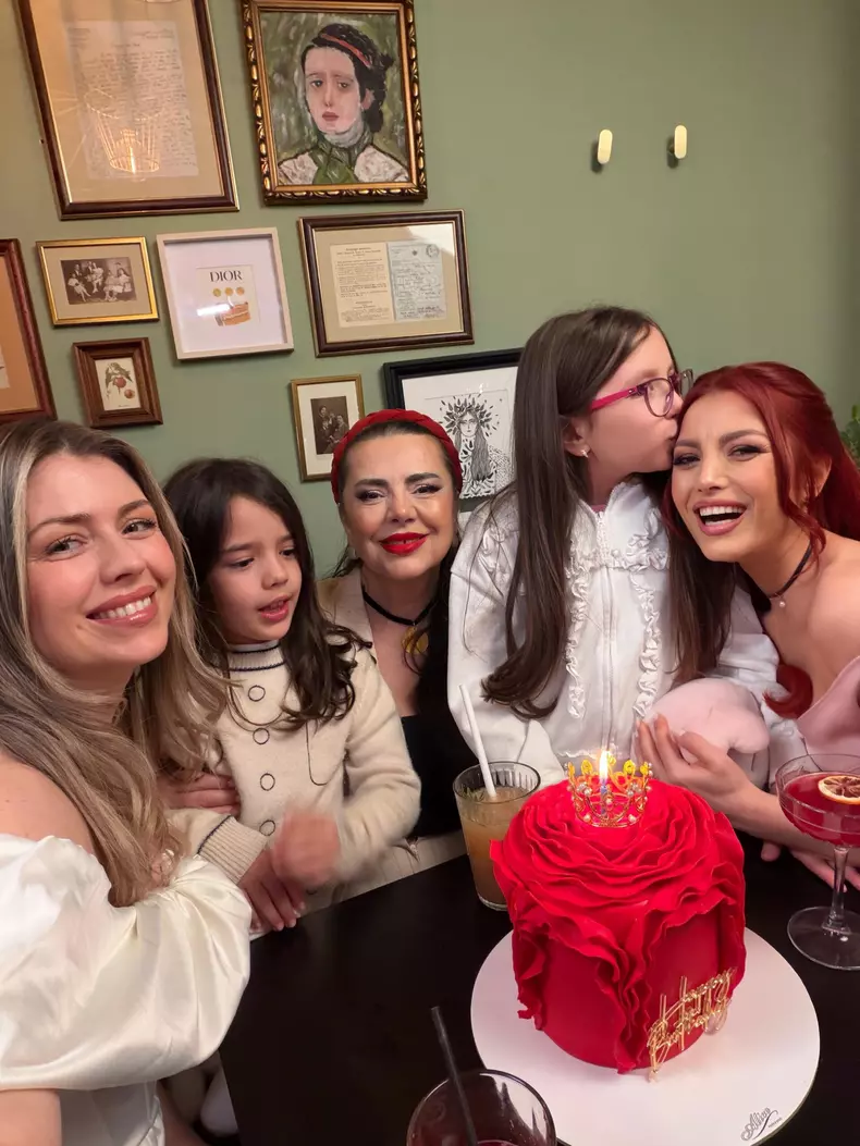 elena-gheorghe-adela-popescu-sedinta-foto-martie (6)