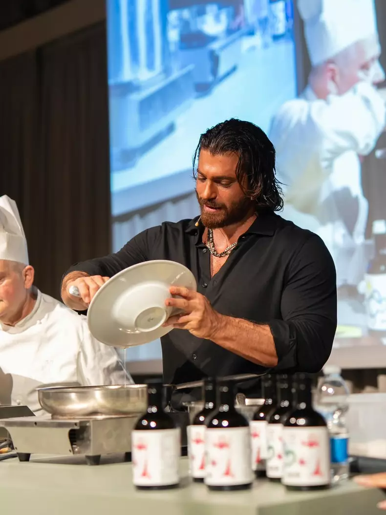 can-yaman-cooking-show (2)