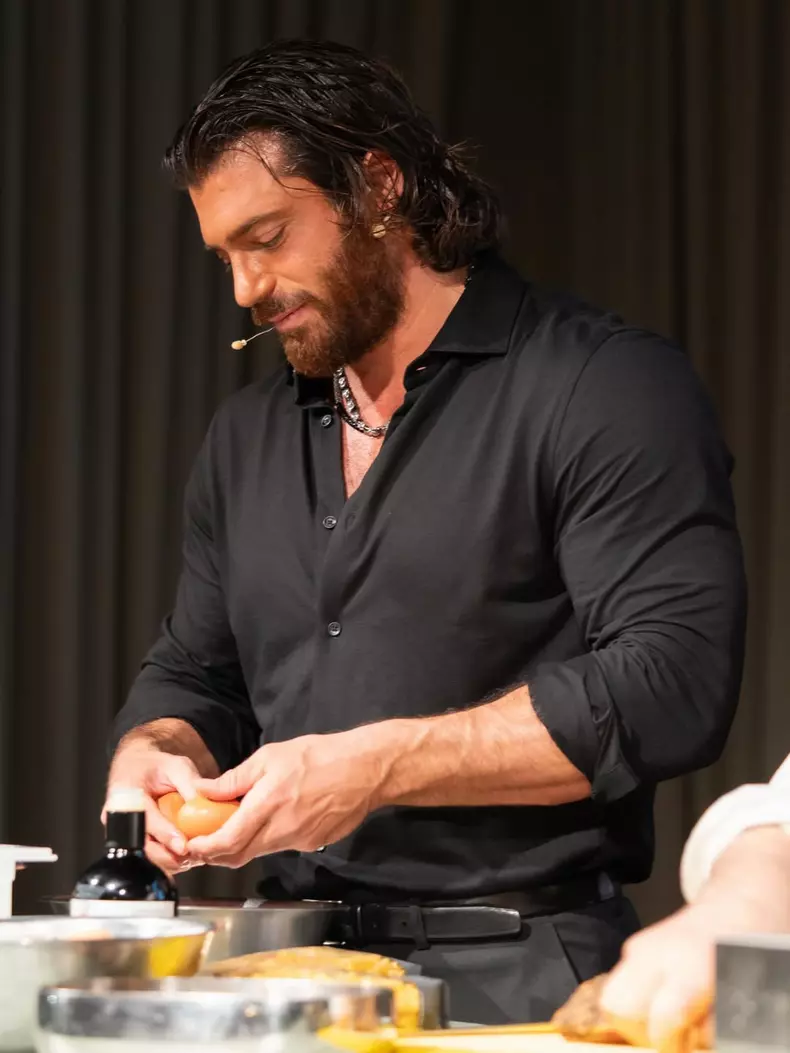 can-yaman-cooking-show (3)