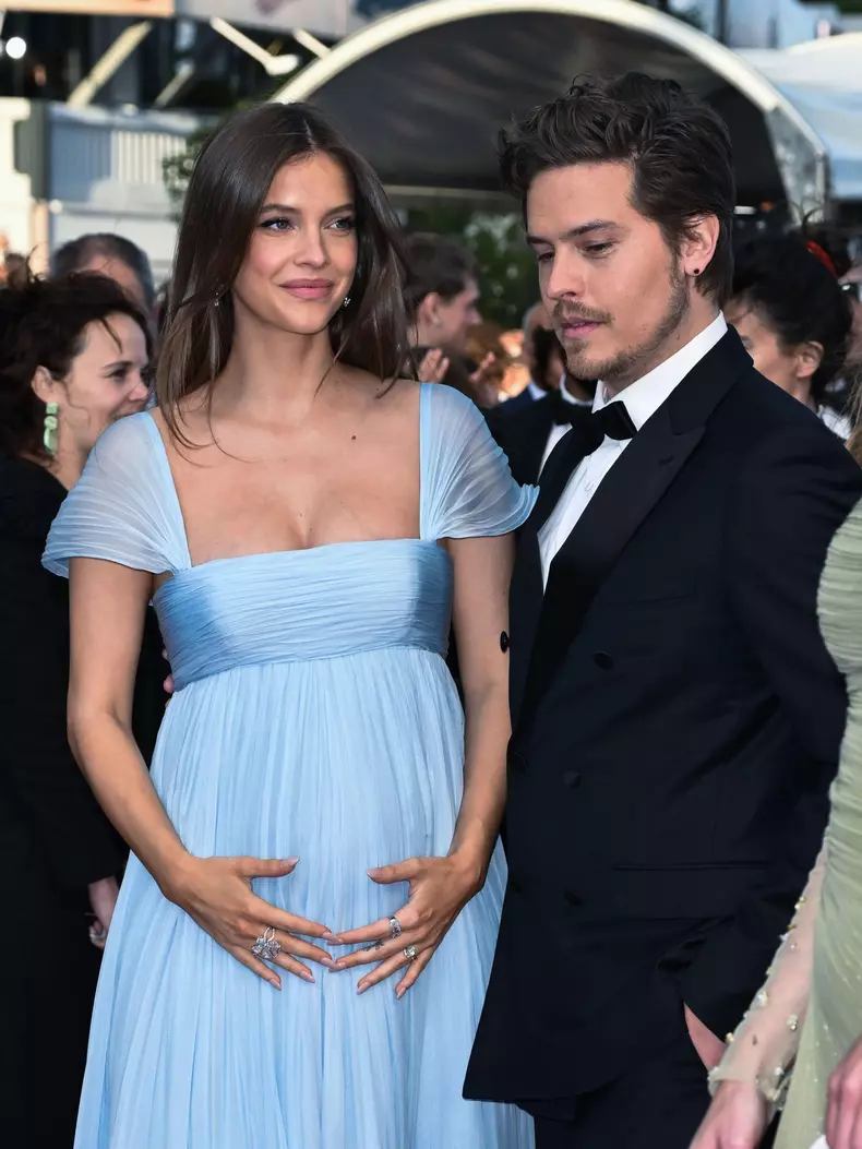 Cannes, Francia. 14th May, 2026. Cannes, 79th Cannes Film Festival 2026, evening 3 - red carpet of "Histoires Parallèles (Parallel Tales)" Pictured: Barbara Palvin (BIRTHDAY), Dylan Sprouse Credit: Independent Photo Agency/Alamy Live News