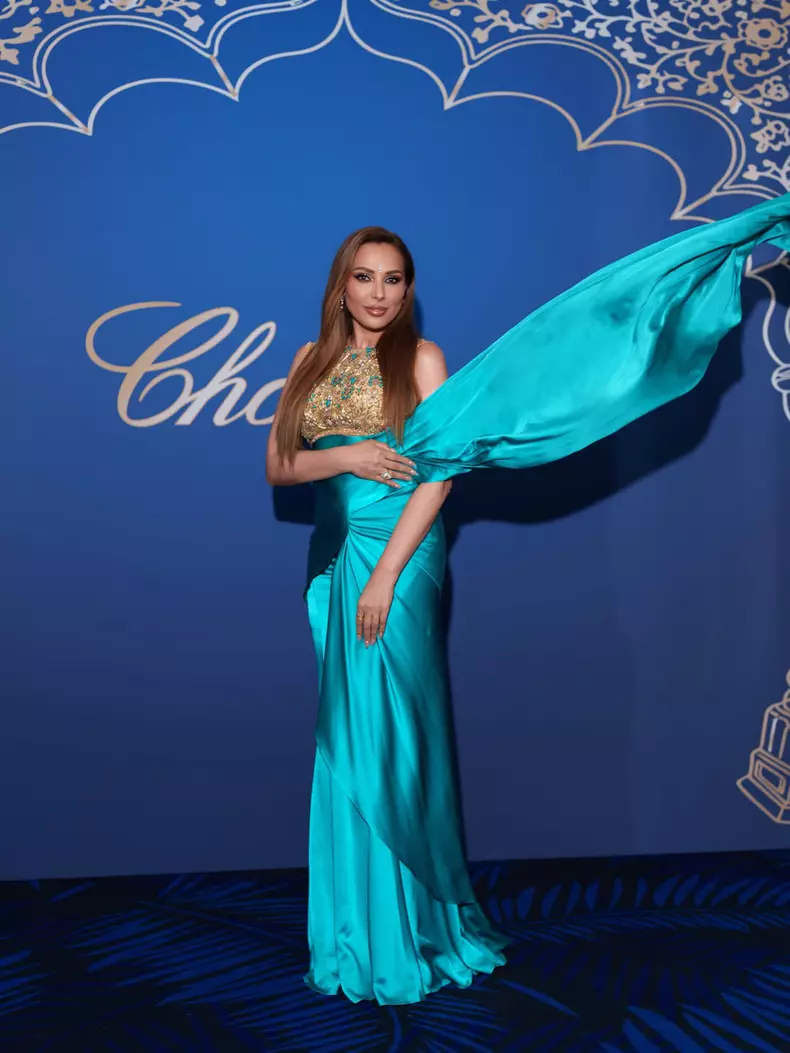 iulia-vantur-cannes-2026-tinuta-sari-turcoaz (1)