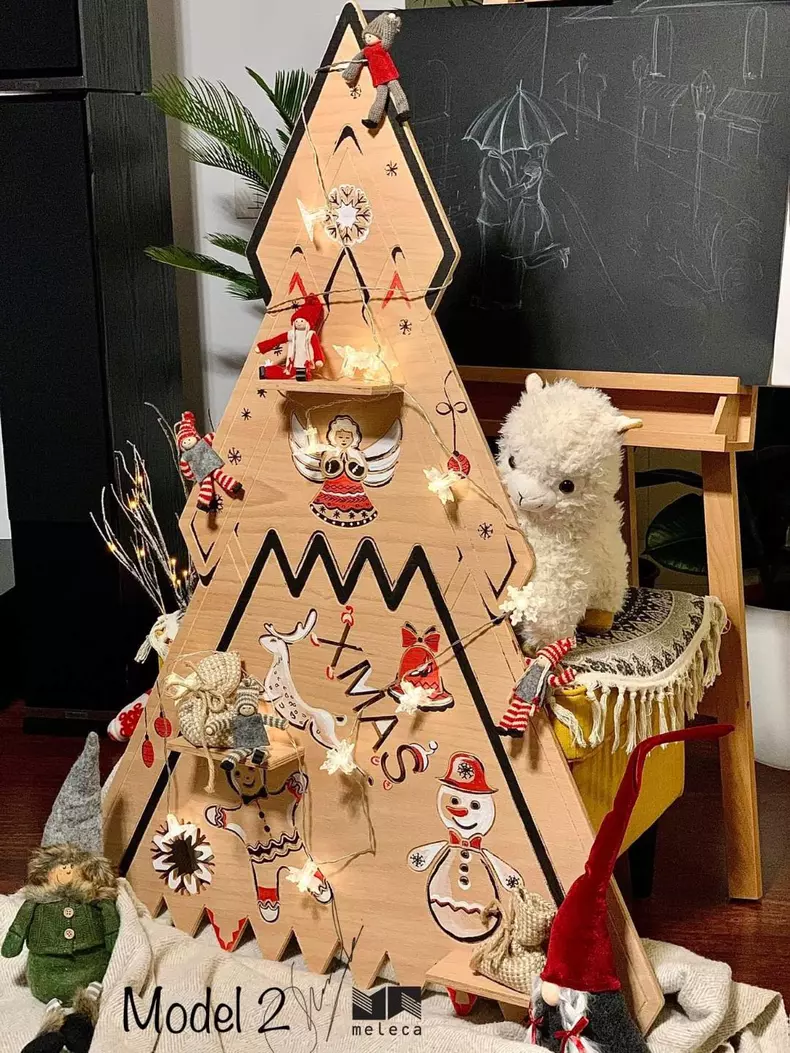 Jojo a renunțat anul acesta la bradul clasic și a ales unul din placaj