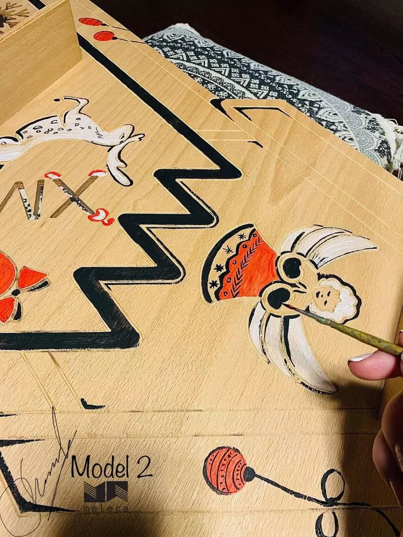 Jojo a renunțat anul acesta la bradul clasic și a ales unul din placaj