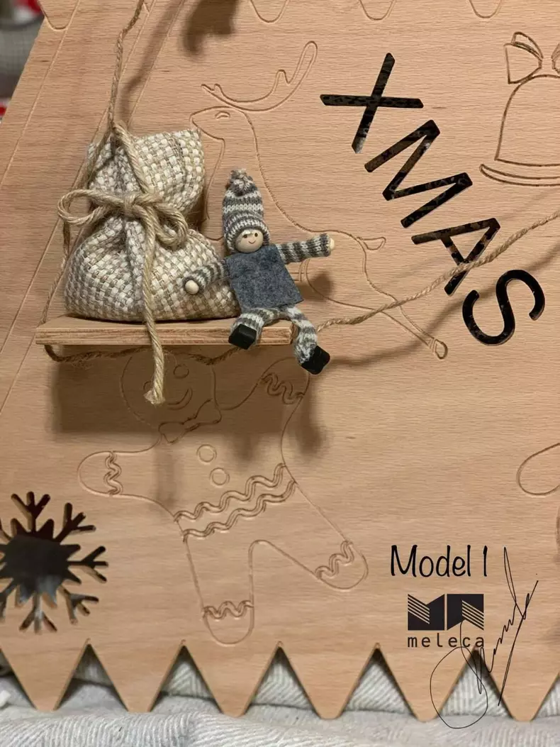 Jojo a renunțat anul acesta la bradul clasic și a ales unul din placaj