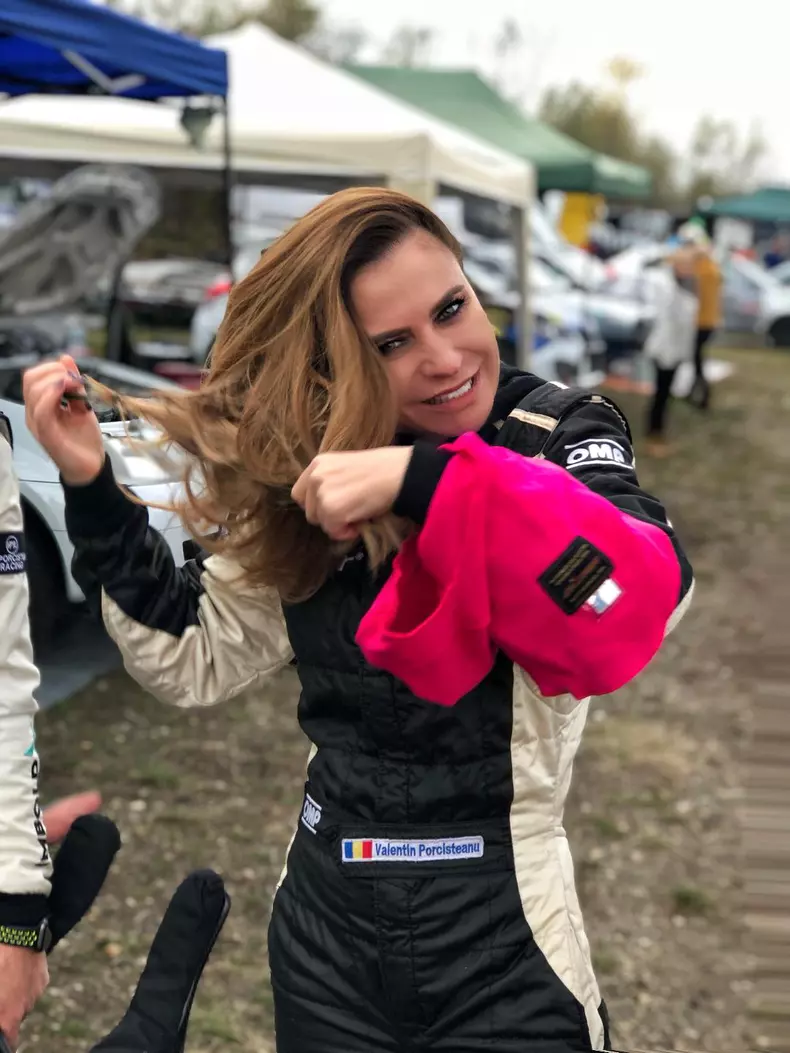 Adina Buzatu este pilot de raliuri