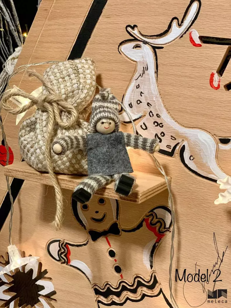 Jojo a renunțat anul acesta la bradul clasic și a ales unul din placaj