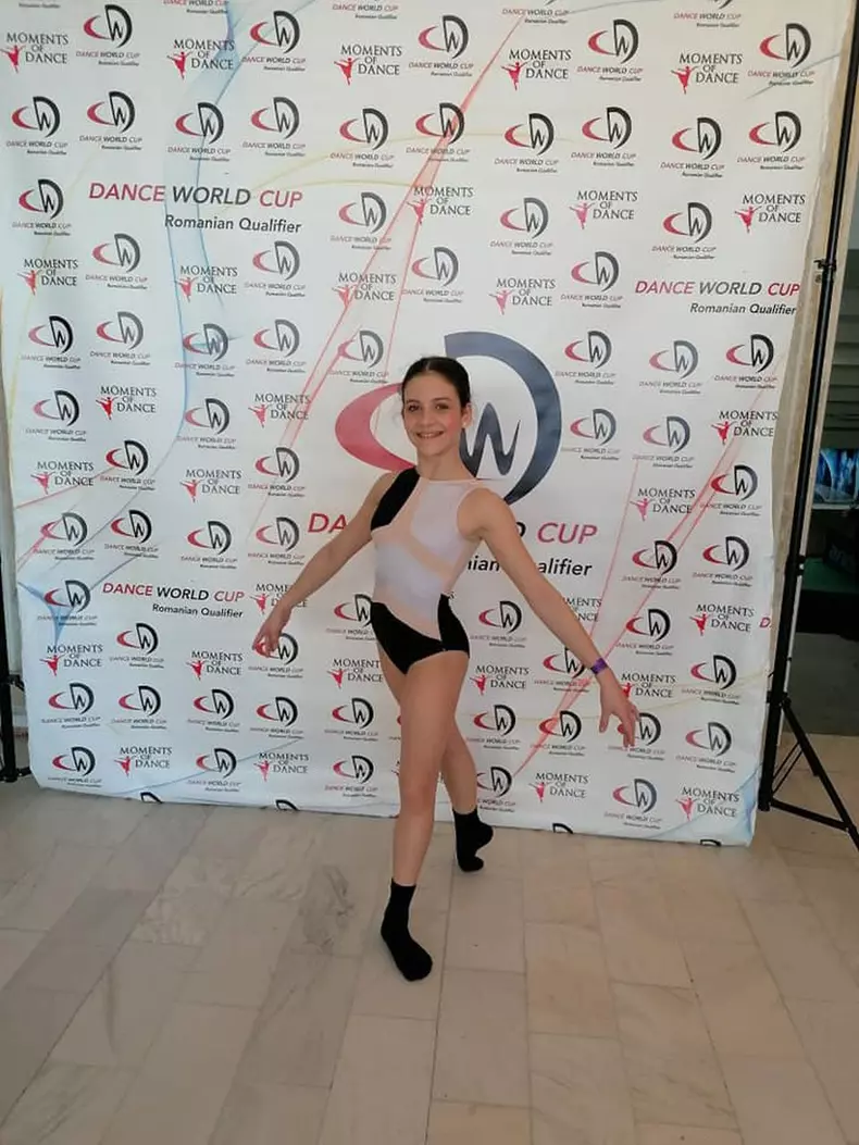 Sara-Ardeleanu-Golden-Buzz7