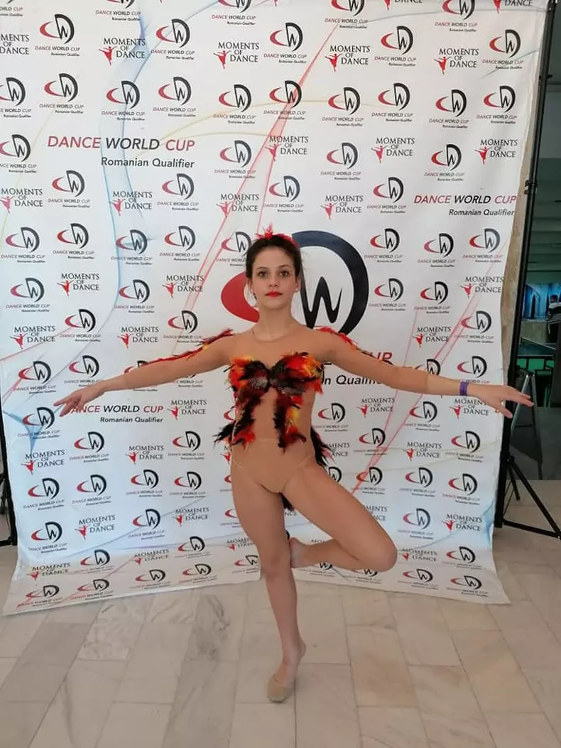 Sara-Ardeleanu-Golden-Buzz8