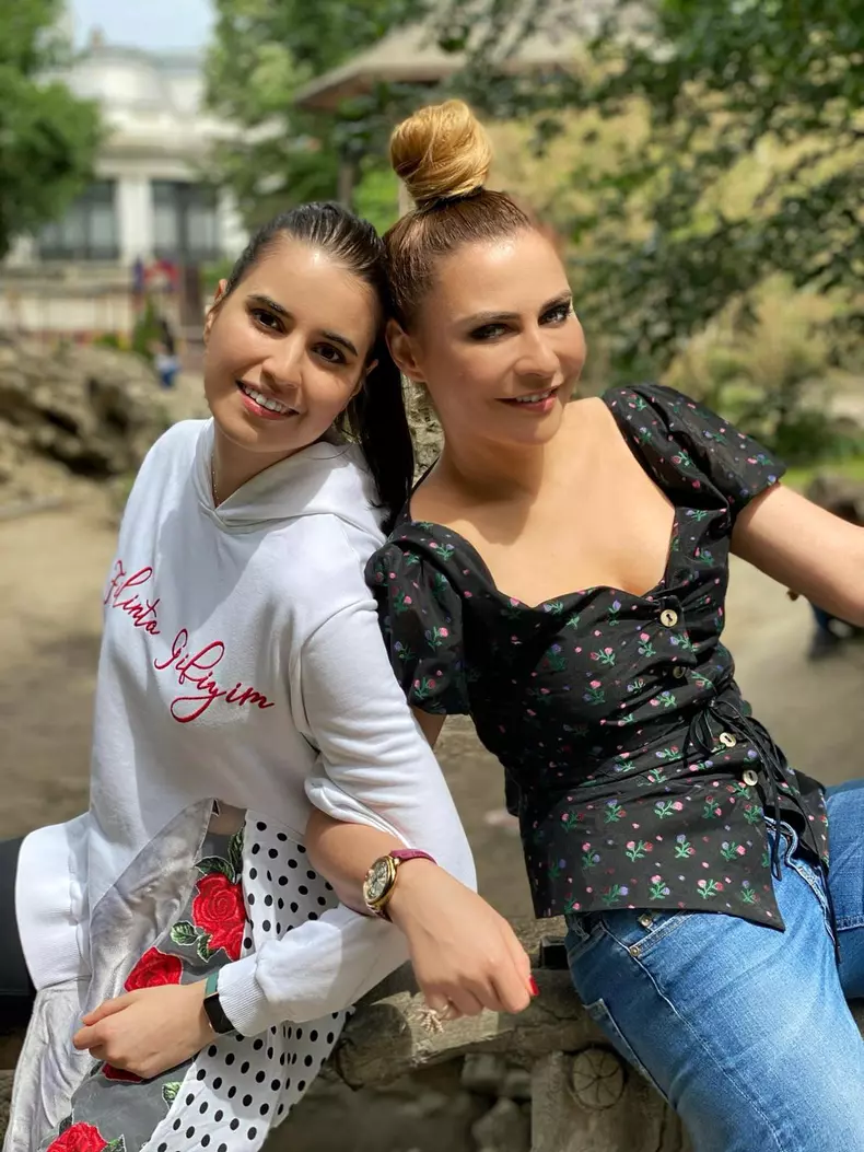 adina-buzatu-fiica-sara-2