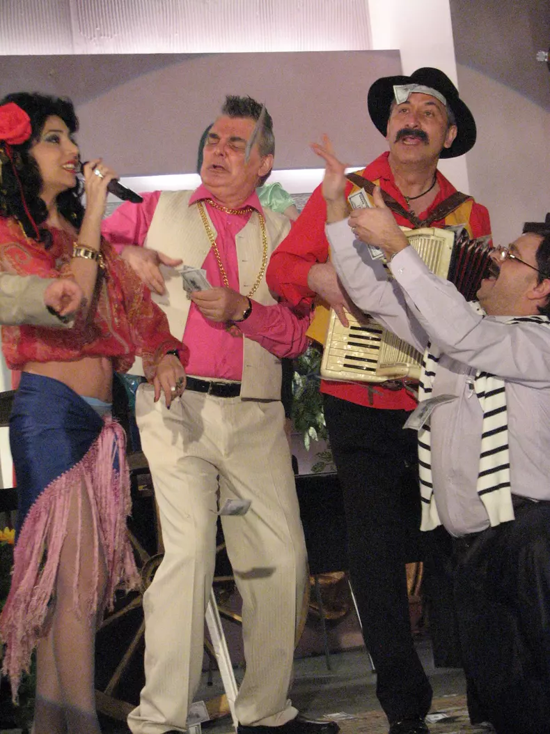 906372_685352298259781_7233112609922379178_o