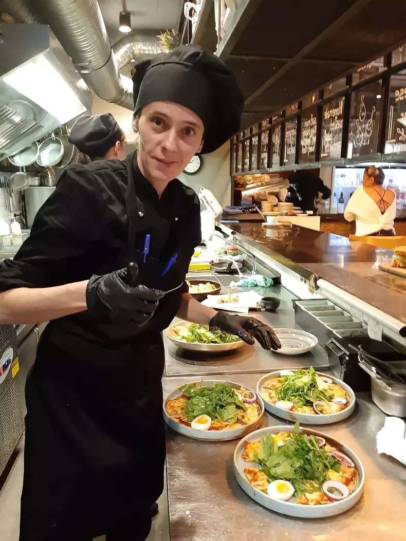 Mirela-Negoiță-Chefi-la-cutite-1