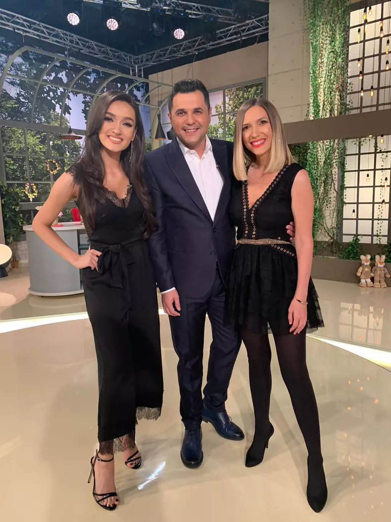 Adela-Popescu-Cove-Viviana