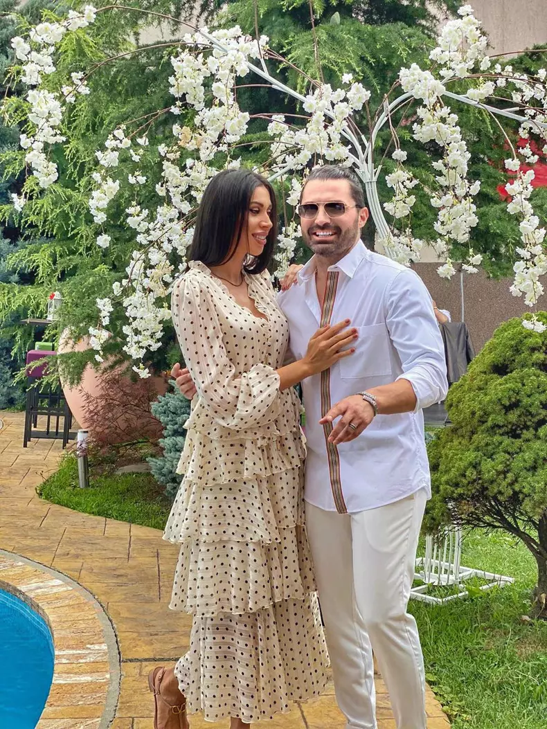 pepe-si-a-oficializat-noua-relatie-printr-un-sarut-public-2