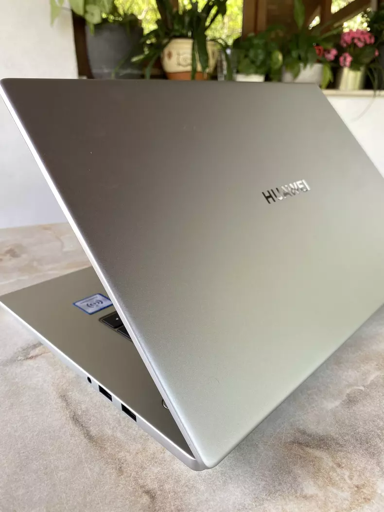prezentare-huawei-matebook-d15-un-laptop-care-traduce-luxul-din-scump-in-accesibil-6-1