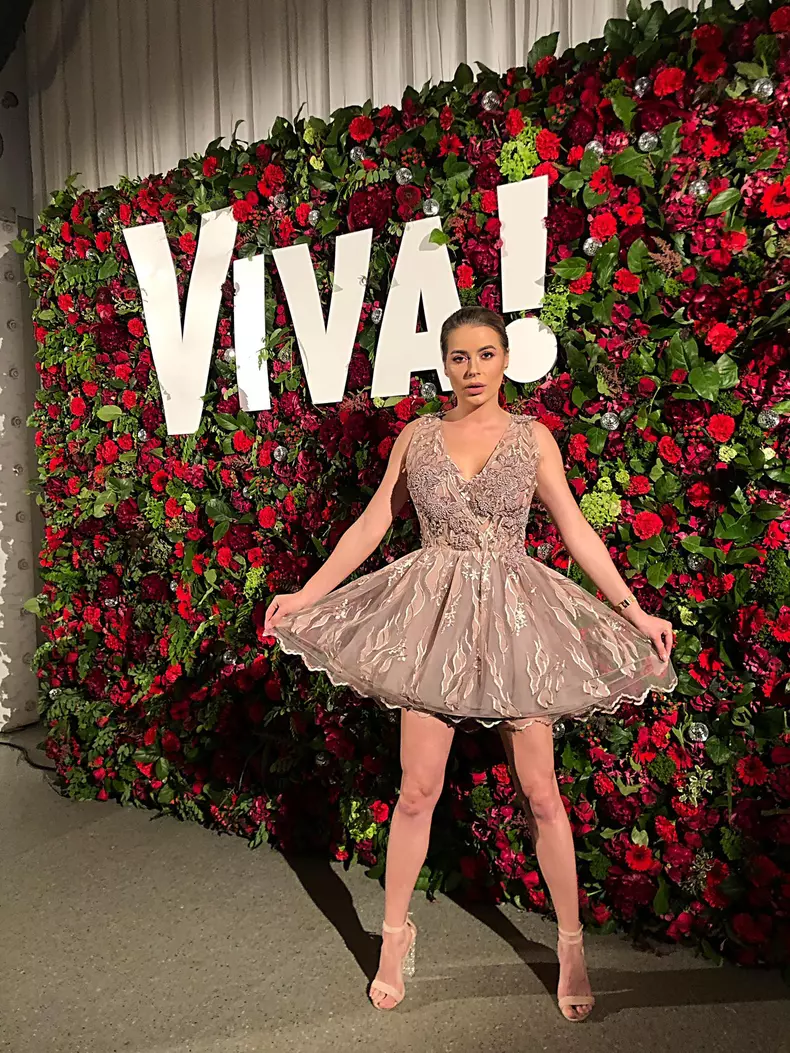 Cine-este-Sensy-Bravo-ai-stil-1