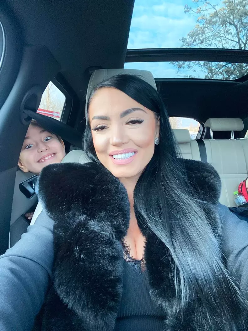 andreea mantea si fiul ei