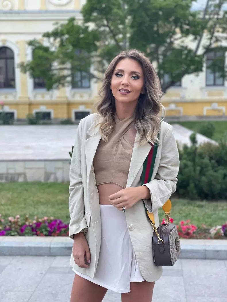 cine-este-ana-odagiu-4