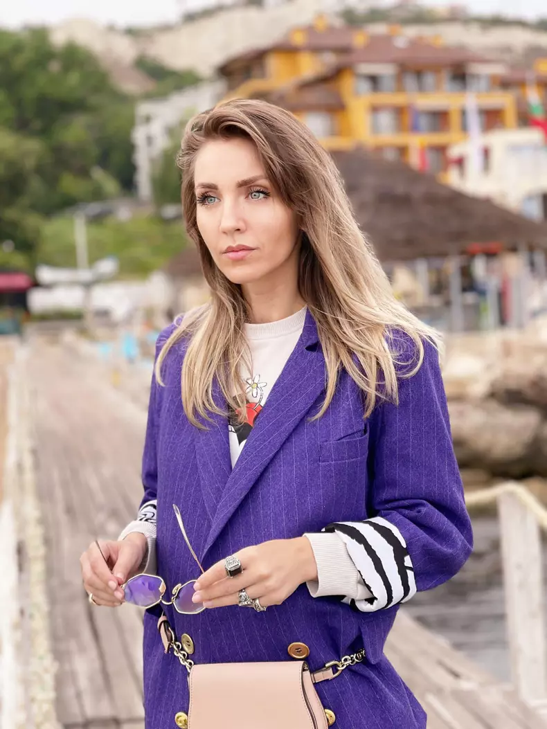 cine-este-ana-odagiu-5