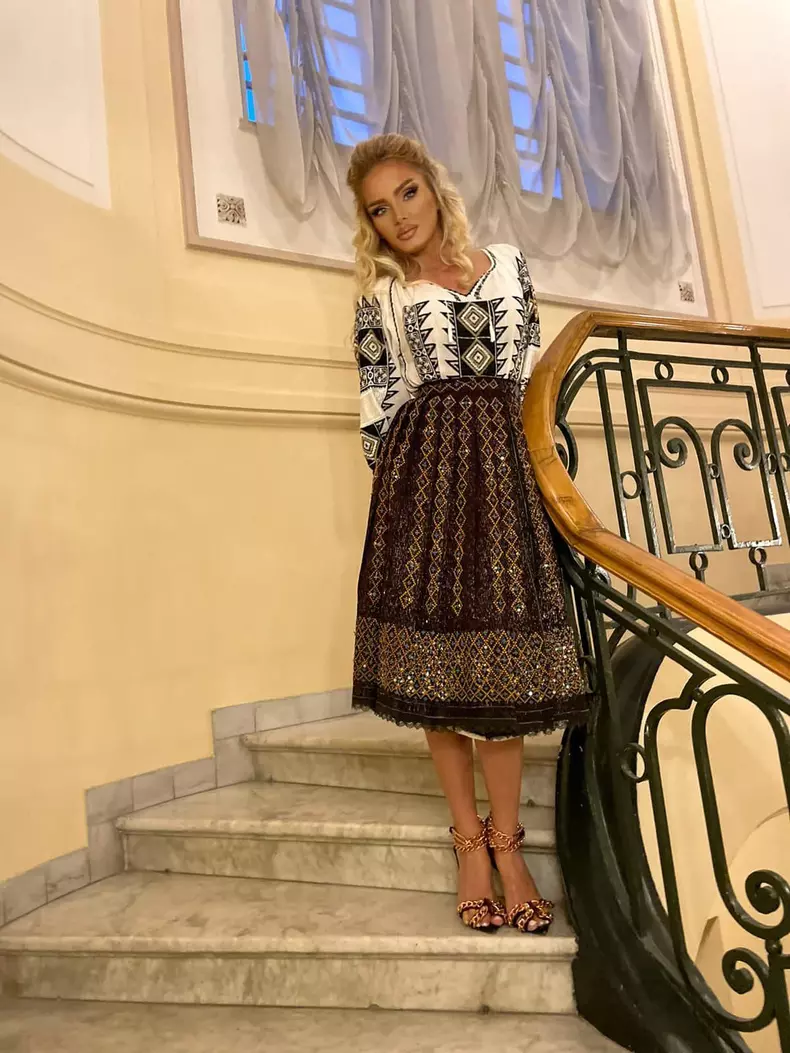 maria-constantin-in-costum-popular