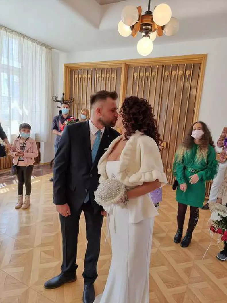 1-fosta-sotie-a-lui-marian-dragulescu-s-a-recasatorit-noul-sot-are-casa-la-botosani-nu-o-cunosc-pe-mama-sotului-meu-ea-nu-vrea-sa-ma-cunoasca