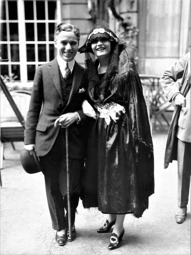 CHARLIE CHAPLIN and POLA NEGRI 1922 Candid News Photo